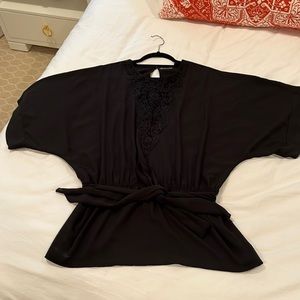 Black kimono sleeve v neck top